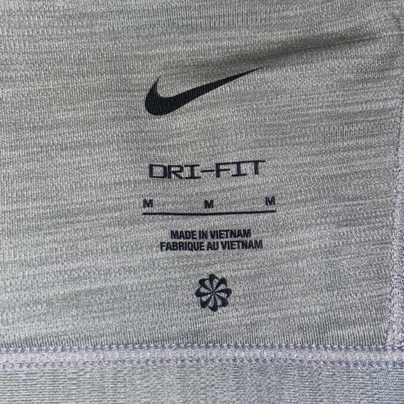 Zip front Nike sports bra size medium great condition gray with black mesh back - Picture 6 of 7